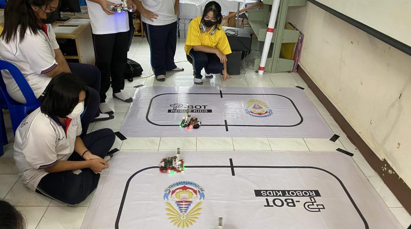 โครงการค่ายหุ่นยนต์ โรงเรียนร่มเกล้า กาญจนบุรี